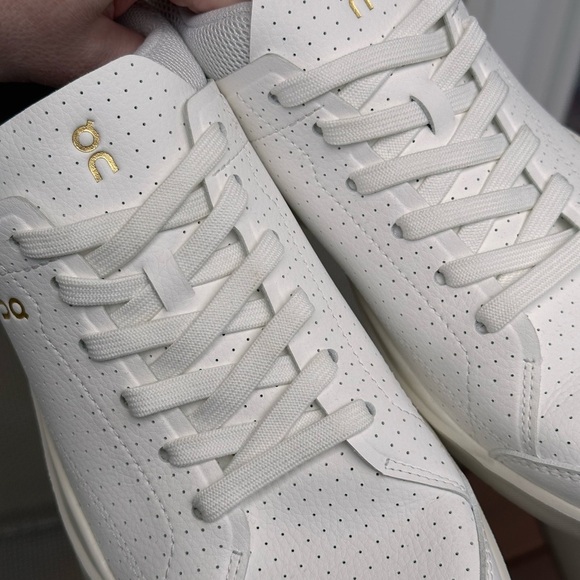 On Cloud The Roger Court Sneakers - Picture 3 of 11